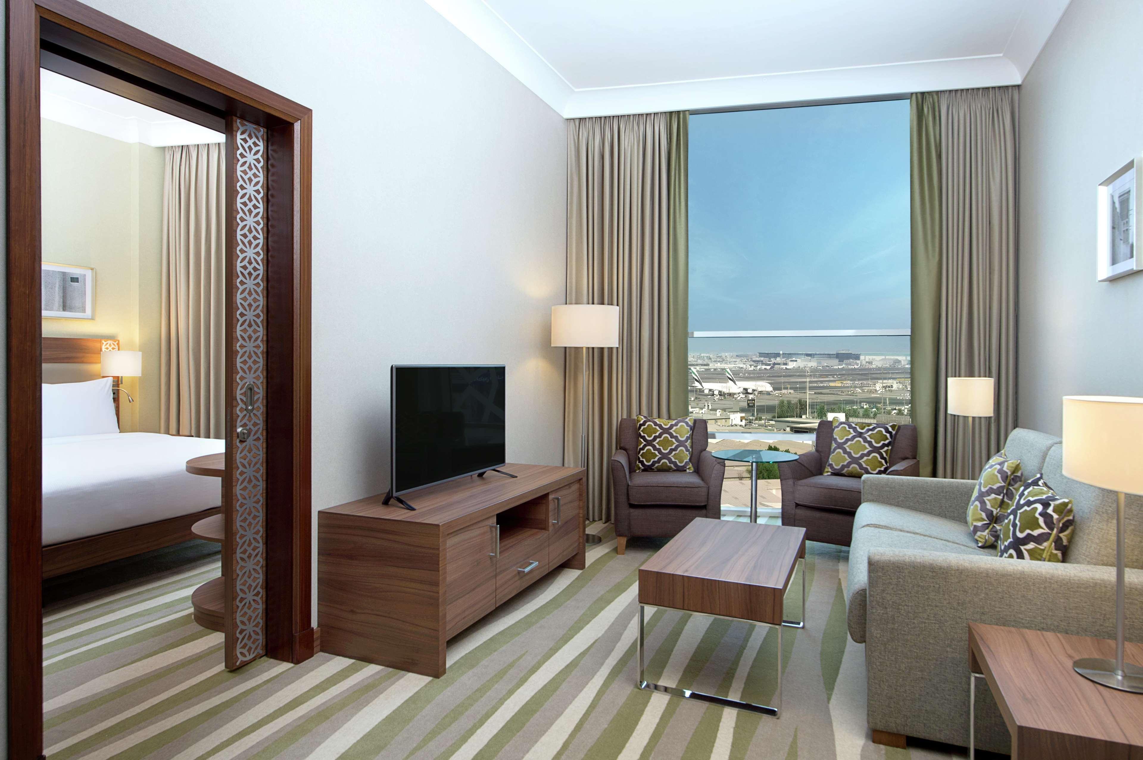Hilton Garden Inn Dubai Deira Exterior foto