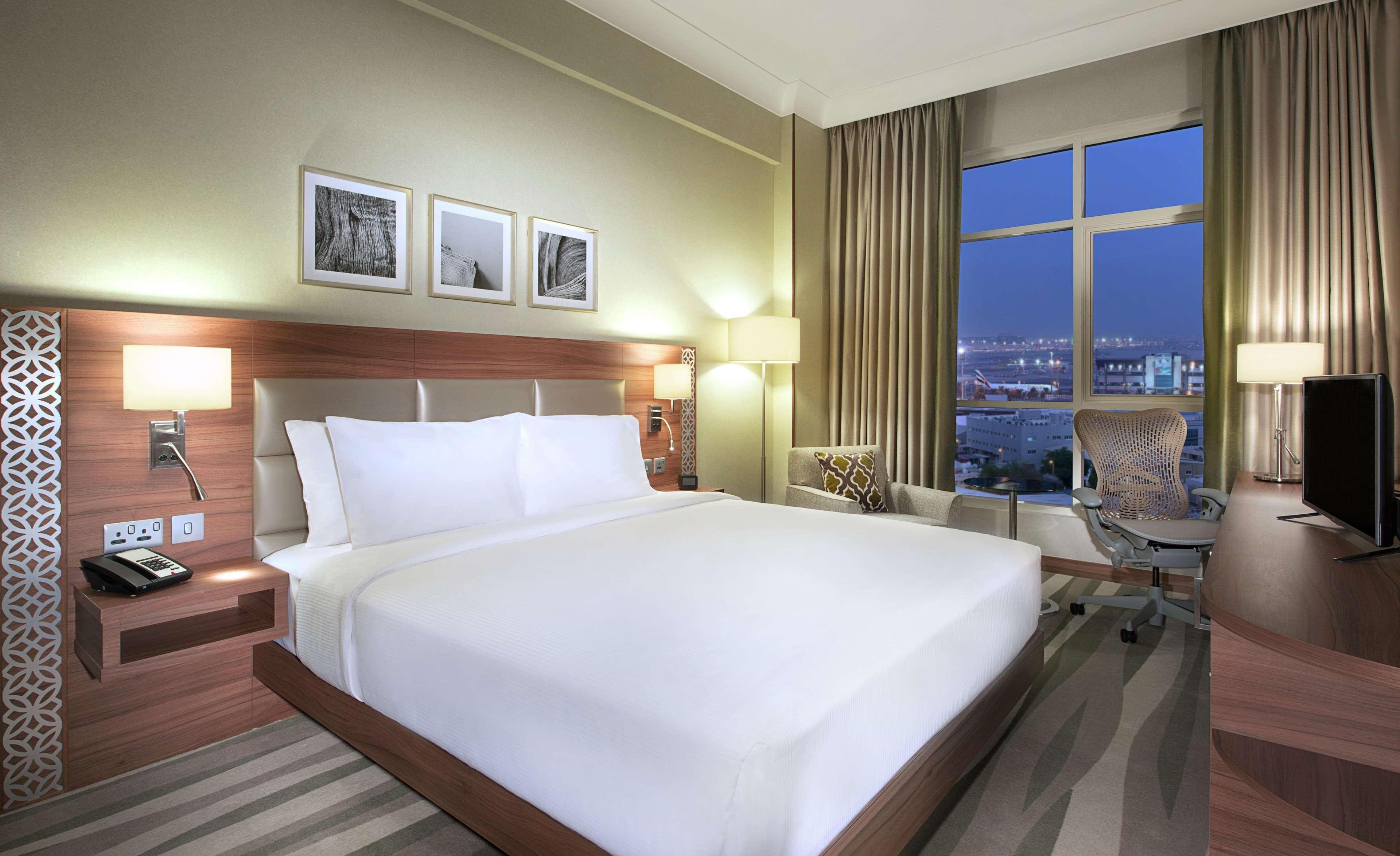 Hilton Garden Inn Dubai Deira Exterior foto