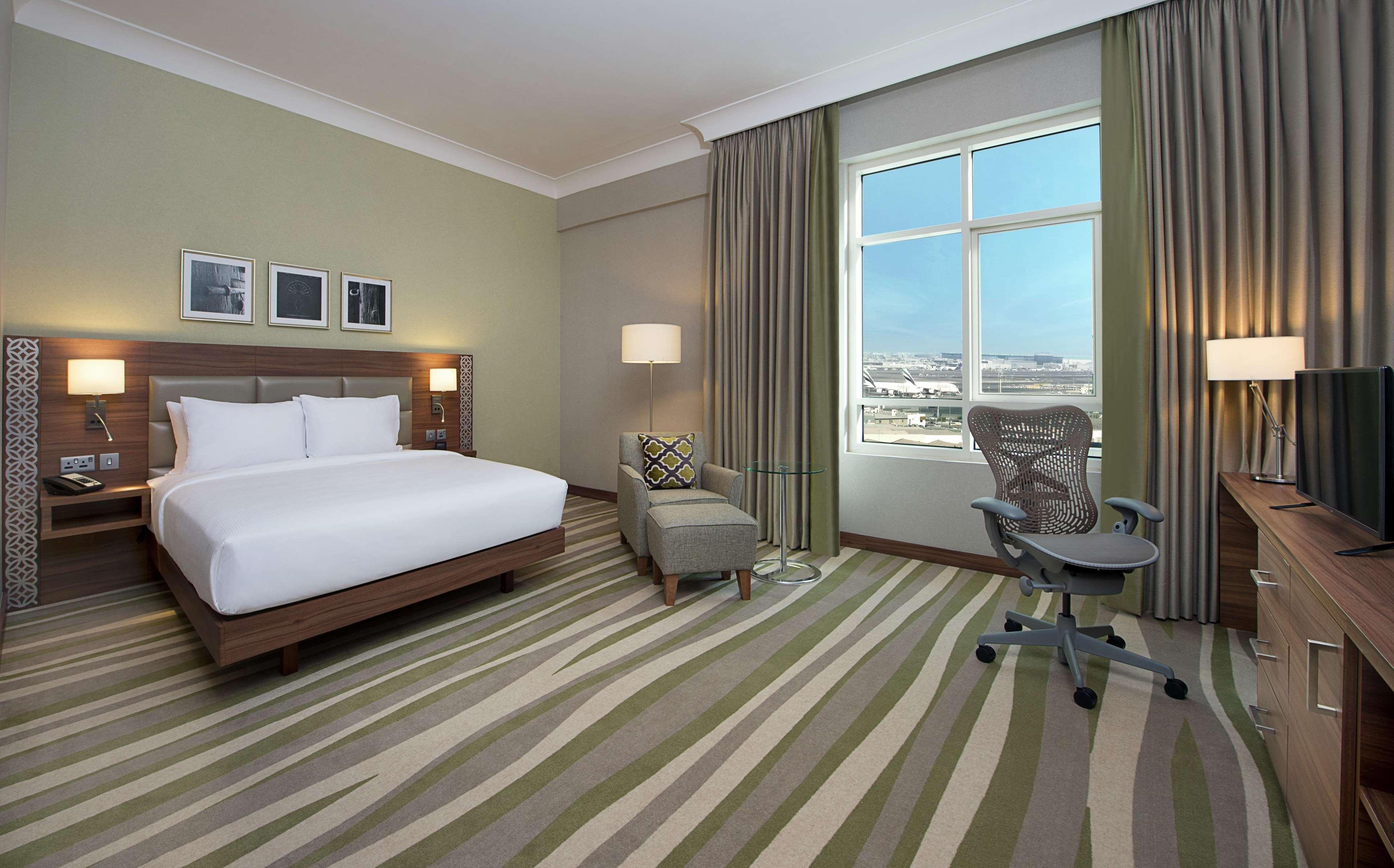 Hilton Garden Inn Dubai Deira Exterior foto