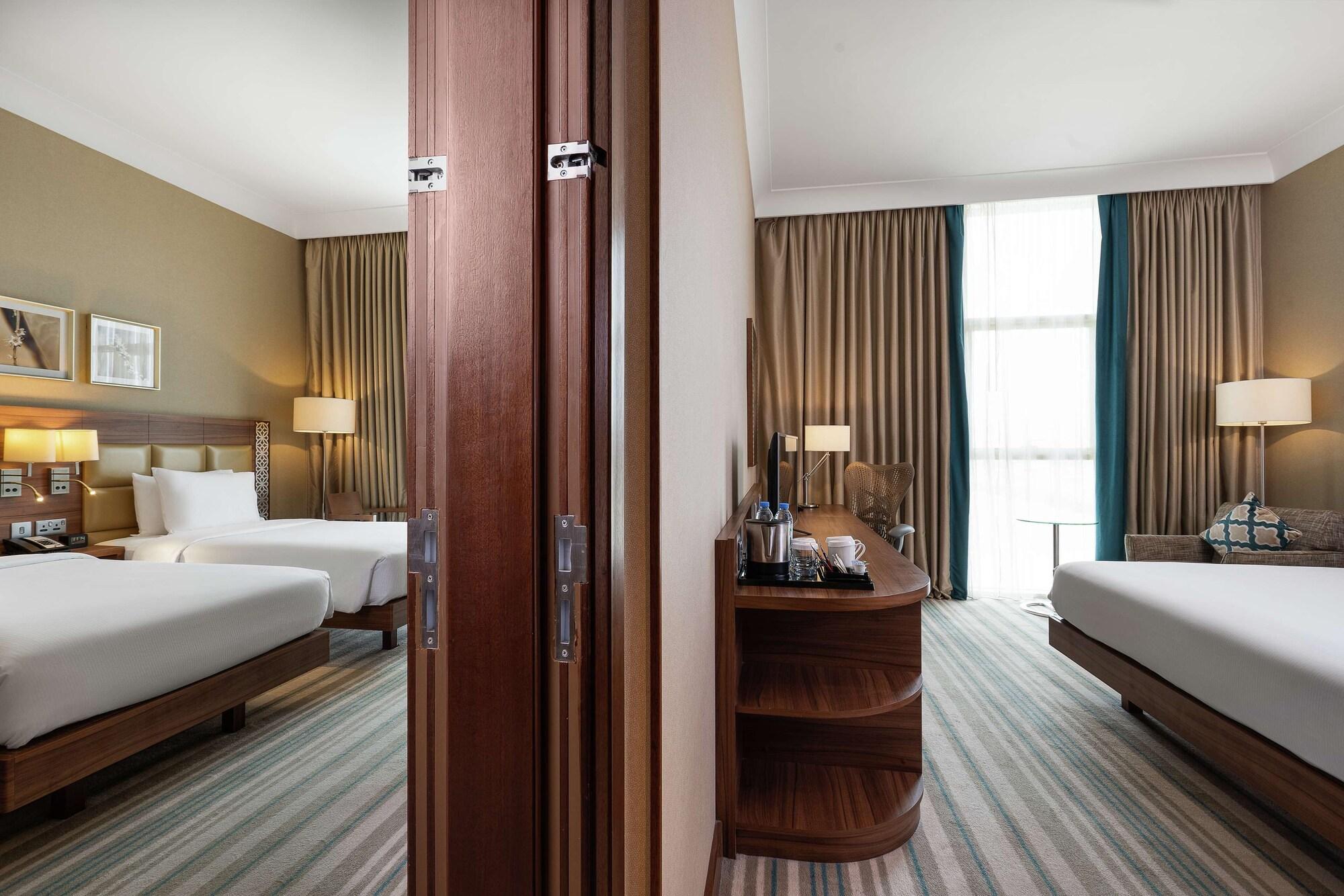 Hilton Garden Inn Dubai Deira Exterior foto