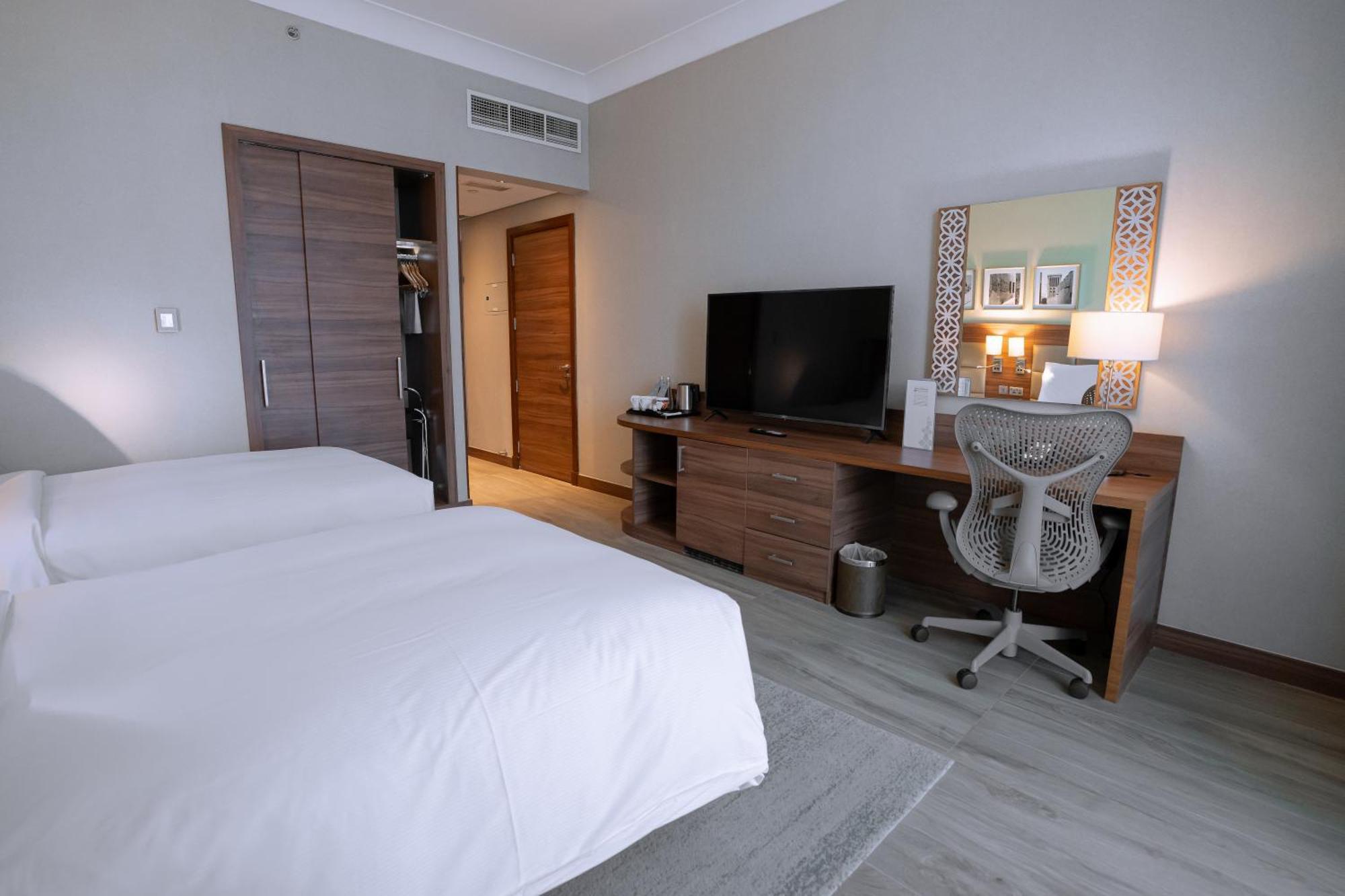 Hilton Garden Inn Dubai Deira Exterior foto