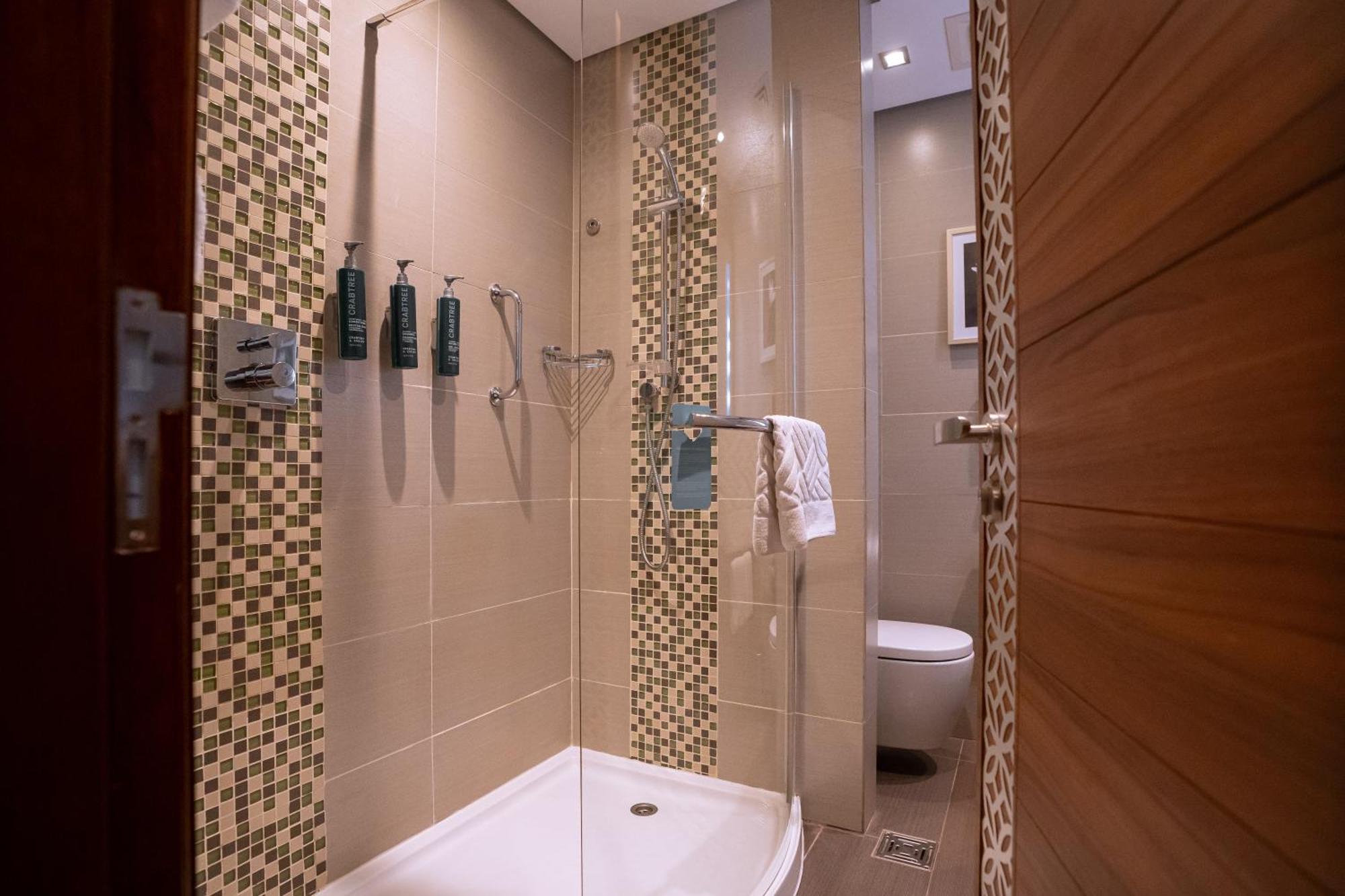 Hilton Garden Inn Dubai Deira Exterior foto