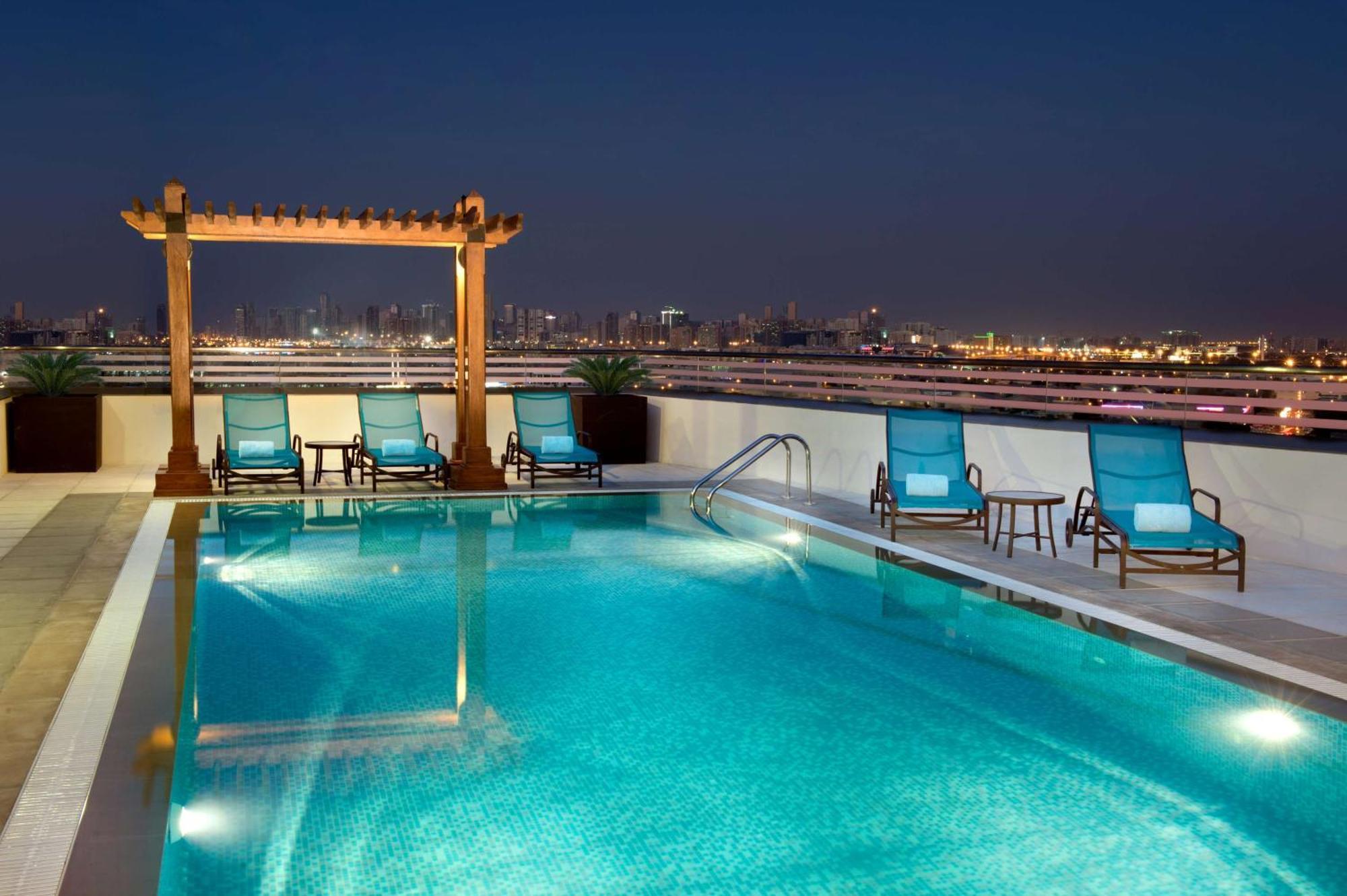 Hilton Garden Inn Dubai Deira Exterior foto